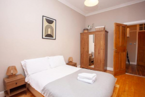 Beautiful 2 Bed Apartment Rose St